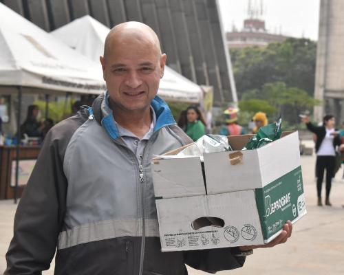 FotografoFoto Alcaldía de Medellín:1.280 kilos de residuos aprovechables fueron recolectados en jornada especial de reciclatón en la Alcaldía de Medellín.